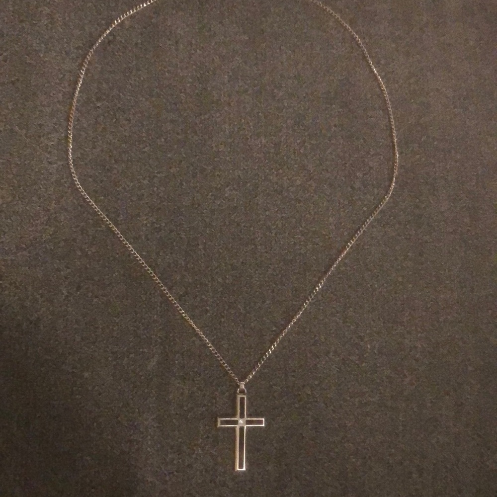 Cross pendant necklace